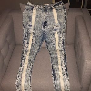 Tight, damage high waisted jean.